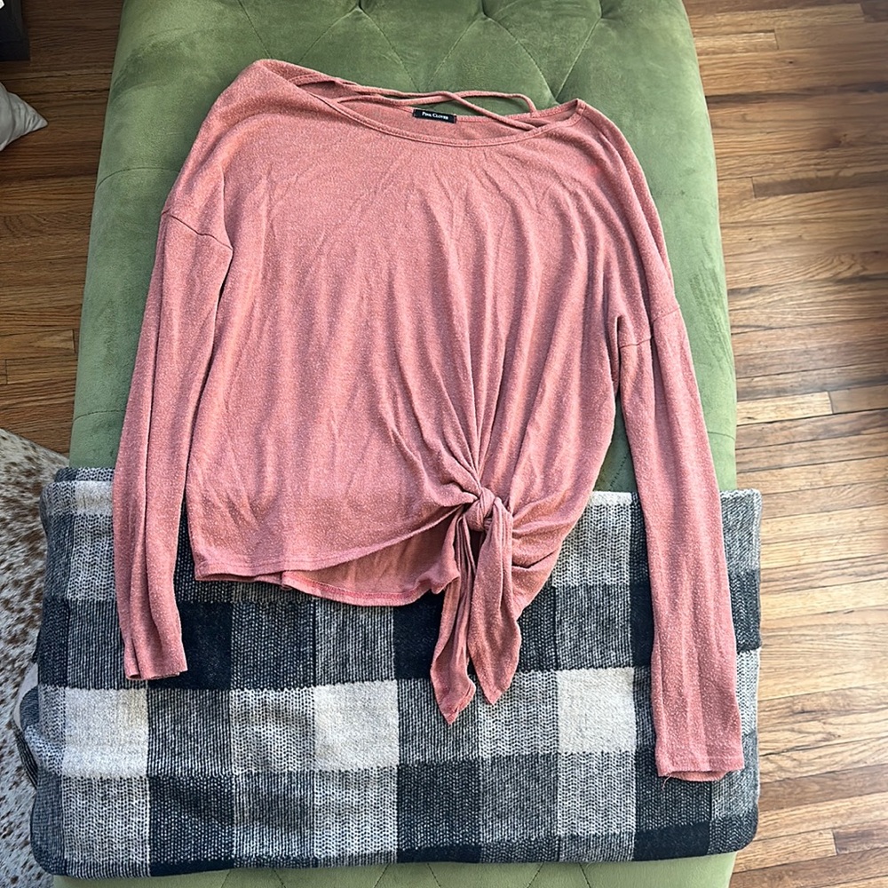 Rust colored blouse w front knot and crossed ties in back